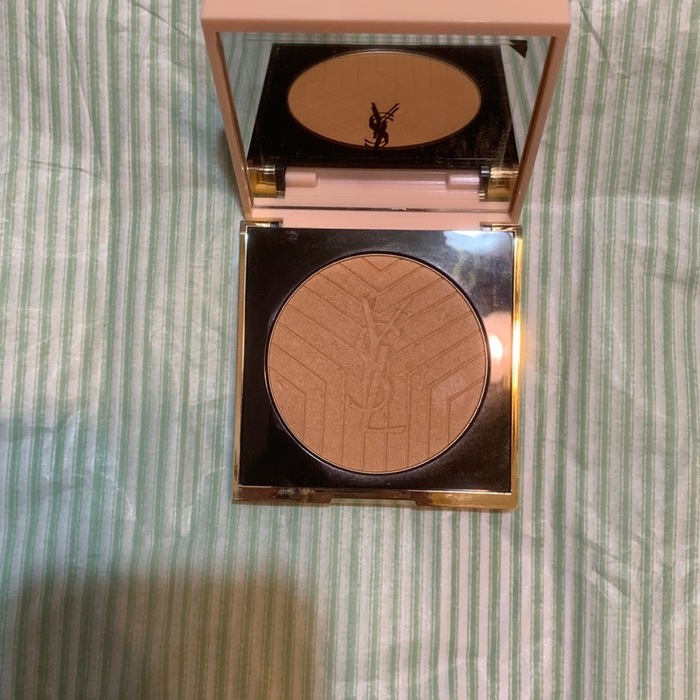 LE YSL Touché Eclat 3D All Over Glow